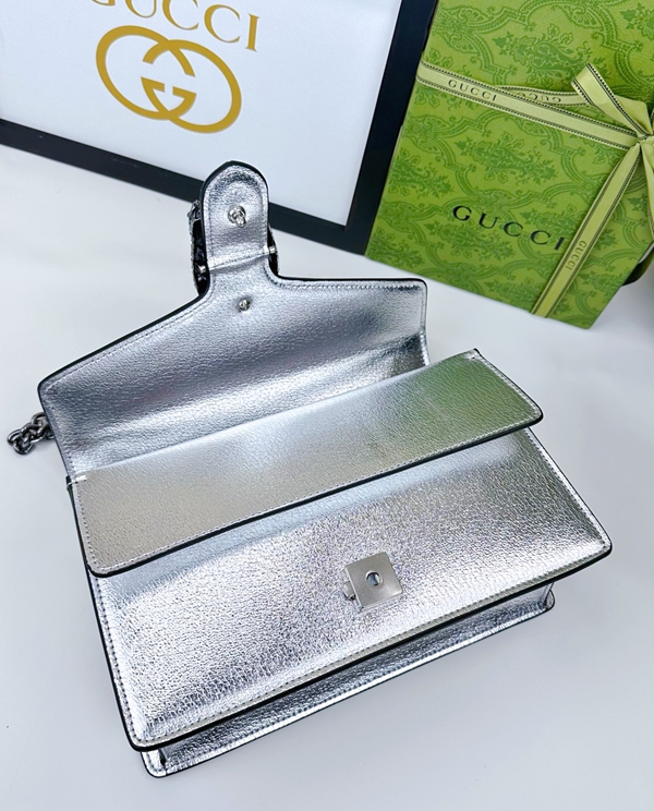 激安グッチバッグコピー着用イメージ